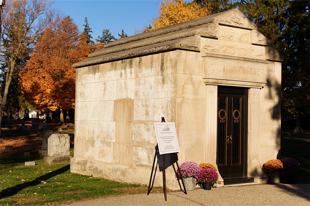 An image of the OUWB Mausoleum and Receiving Vault